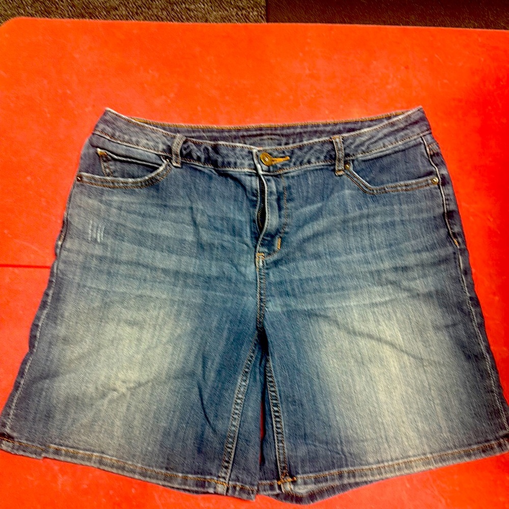 Vera Wang Jean shorts, Size 10, VGUC